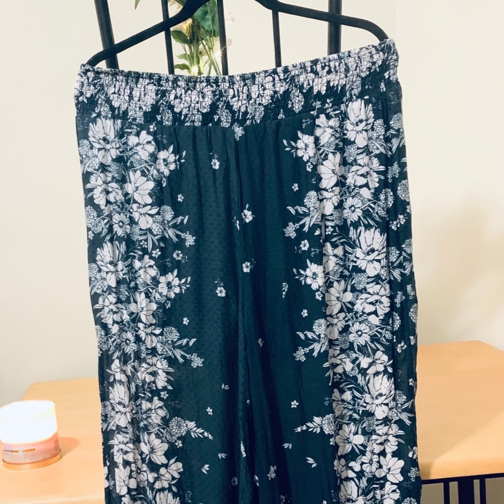 Navy floral palazzo pants, never worn